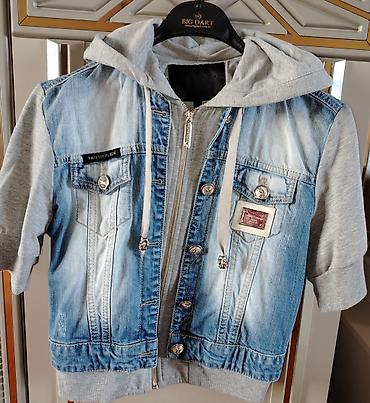 alt paltarları: Philipp Plein üslubunda denim-hoodie hibrid üst geyim - Dizayn: Önü — 1