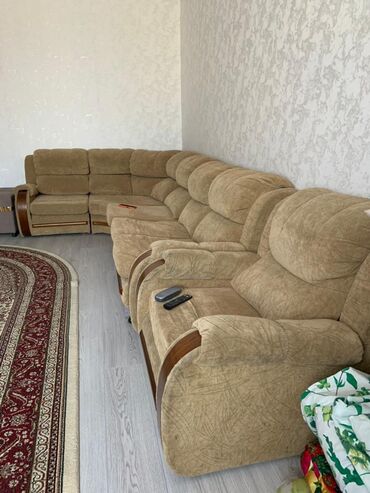 диваны кожаные бу: Угловой диван, цвет - Бежевый, Б/у