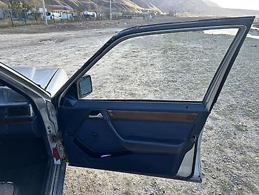 Другие детали салона: Mercedes-Benz — E220 - Классический интерьер с синим текстильным — 4