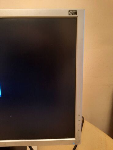 Monitori: LCD LG monitor za desktop racunar, kompjuter.
Ispravan.
Bez kablova — 6