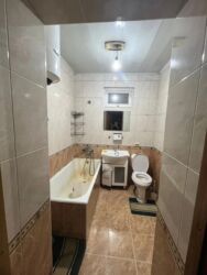 Долгосрочная аренда домов: 100 м², 4 комнаты, Утепленный, Забор, огорожен at lalafo.kg — 8 Долгосрочная аренда домов: 100 м², 4 комнаты, Утепленный, Забор, огорожен — 8