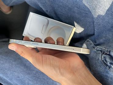 срв 2018: IPhone 12, белый цвет. На экране «О телефоне» указано - Модель: iPhone — 5