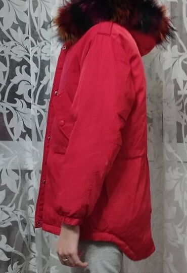 пиджак красный: Продаю куртку зимнюю, с цветным мехом. Красного цвета, на девочку
