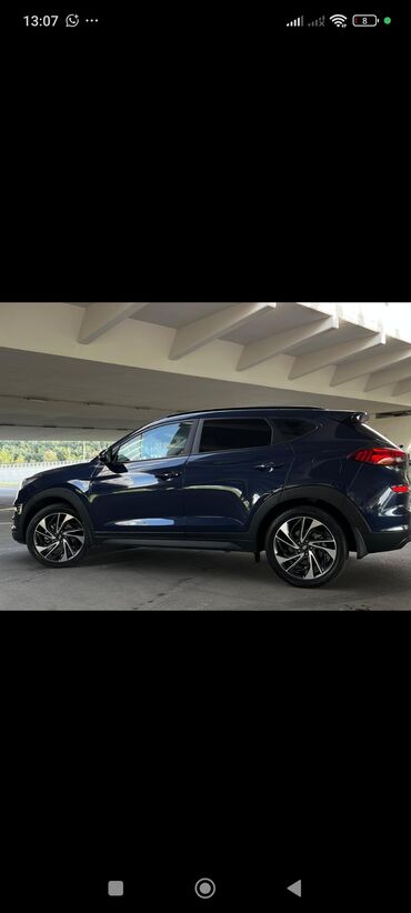 Hyundai: Tünd göy rəngdə, dördqapılı, Hyundai Tucson modeli, idman üslublu