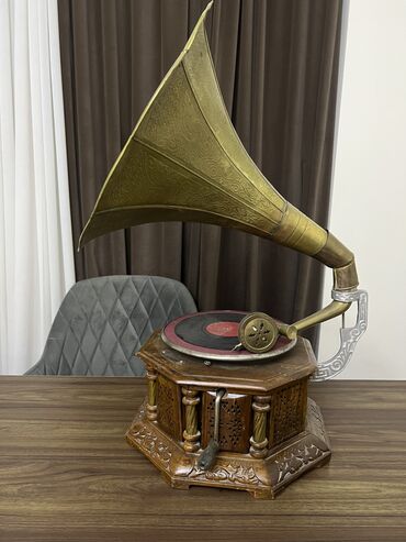 Əntiq əşyalar: Antik gramafon His master voice, Almaniya istehsali, nadir halda