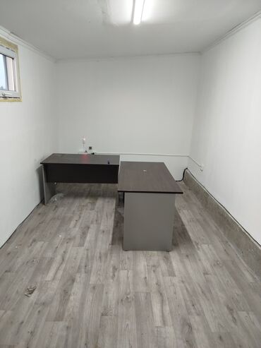 офисные столы и кресла: Кеңсе үчүн үстөл, Жаңы, Жөндөлбөй турган, түсү - Боз, Бурчтуу