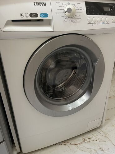 Вентиляторы: Zanussi markalı bu ağ rəngli paltaryuyan maşın.Satilir qiymeti 70 azn