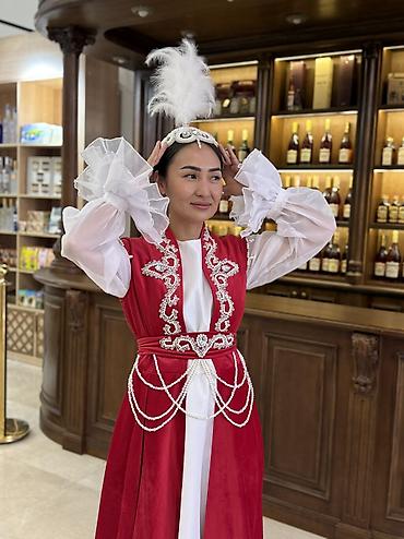 Киреге берилүүчү кийимдер: Улуттук кийим, Аял, 44, 46 (M) — 2