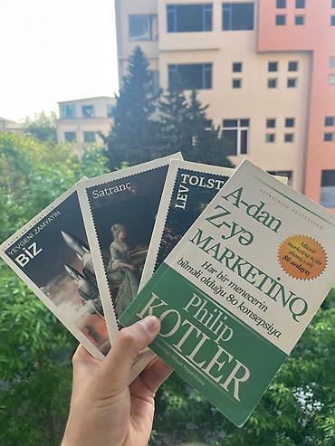Bədii ədəbiyyat: 4-ü birlikdə 15 manat. Təp təzədirlər. Heç bir cırıq yoxdur — 2