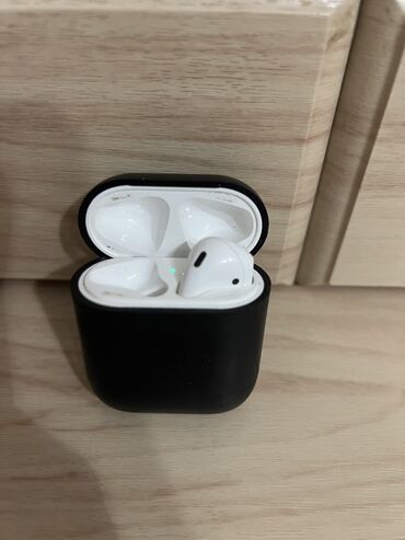 полноразмерные наушники для бега: AirPods 2 серия, оригинальные Только одно ухо, правое. Второй