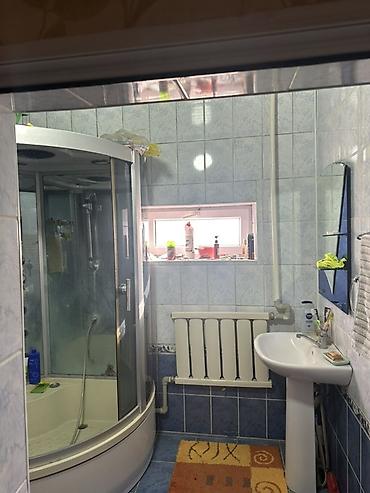 Продажа коттеджей и домов: Сдается просторный участок с домом и большим внутренним двором. Со at lalafo.kg — 7 Продажа коттеджей и домов: Сдается просторный участок с домом и большим внутренним двором. Со — 7