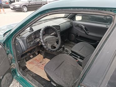 купить двигатель на фольксваген пассат б5: Универсал Volkswagen Passat B4 в темно-зеленом цвете, оснащенный