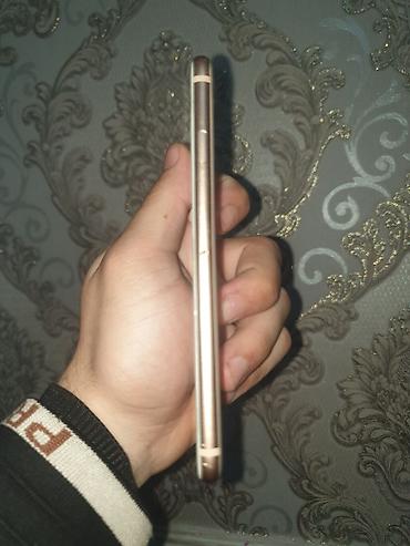 Apple iPhone: IPhone 8, Золотой — 4