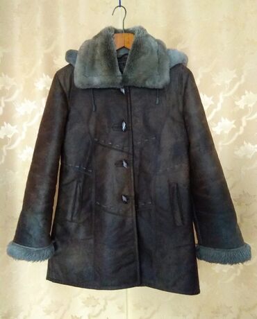 Дубленки: Продаю: 1. Дублёнку женская, цвет коричневый, б/у в очень хорошем — 10