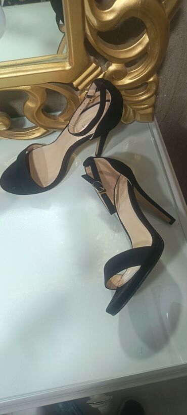 Çəkmələr: Ölçü: 38, İşlənmiş — 18