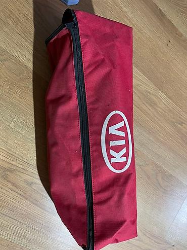 tibbe aid sekiller: Kia üçün aksessuar. Jilet, qəza üçbucağı, derman qutusu — 1