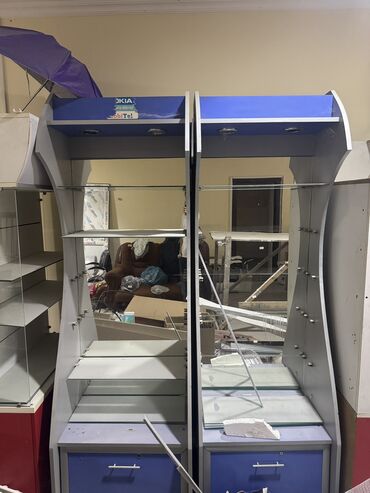 Rəf vitrinləri: Telefon ucun 5 eded vitrin yaxsi veziyyetdedir. Real aliciya endirim