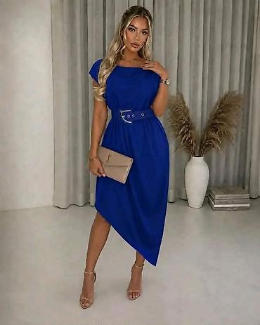 beti blu: Elegantna ženska haljina sa asimetričnim porubom i kaišem - Kroj — 2