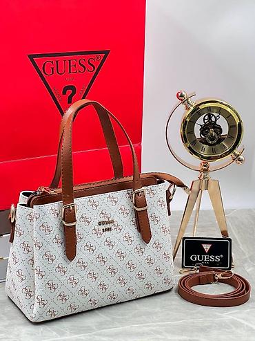 Torbe: Ženske torbe 
4900 din
pb — 2