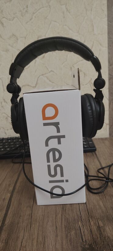 Digər auditexnika: Yeni Simli Qulaqcıqlar, rəng - Qara