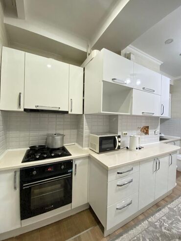 Долгосрочная аренда квартир: 3 комнаты, Риэлтор, Без подселения, С мебелью полностью — 4