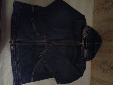 джинсовая куртка новый: Куртка женская джинсовая с капюшоном(канада)размер xxl(48-50)на молнии