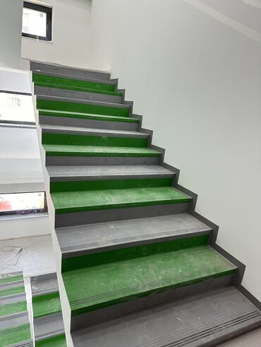 Напольные работы: Выравнивание пола, Монтаж напольных плинтусов, Стяжка пола | Линолеум, Наливные полы, Паркет Больше 6 лет опыта — 28