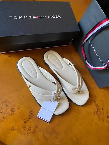 Basanoşka və səndəllər: Tommy Hilfiger qadın şlapesi (flip-flop/sandal) - Rəng: krem/ivory - — 2