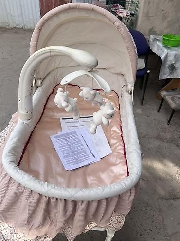 Люльки: Детская колыбель-люлька на колесах с капюшоном и мобилью. Описание: - — 2