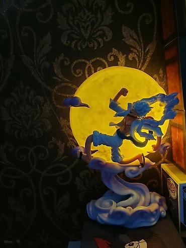 3d tapete nis: Anime fiquru və işıqlı dekor - Mövzu: One Piece dünyasından — 2