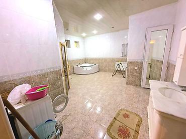 Həyət evləri və villaların satışı: 6-cı mikrorayon 6 otaqlı, 300 kv. m, Orta təmir — 16