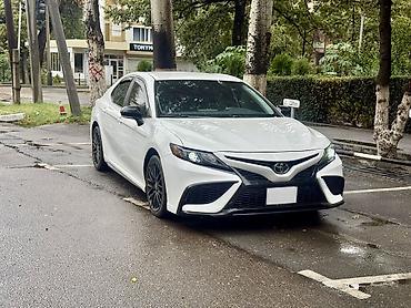 Toyota Camry: 2022 г., 2.5 л, Автомат, Бензин, Седан