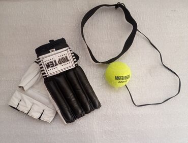 перчатки черные: Продается файтболл (мяч) с перчатками. Для тренировок и поддержки
