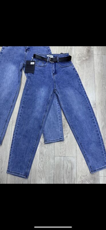 женские джинсы левайс: Мом, Китай, Высокая талия