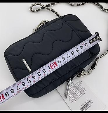 burker часы: Сумка-кроссбоди Bershka компактного формата в черном цвете. Модель — 4