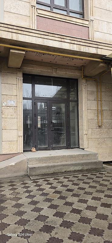 Продажа помещений свободного назначения: Сдаеться коммерческое помещение в жилом доме . 270кв. В районе — 2