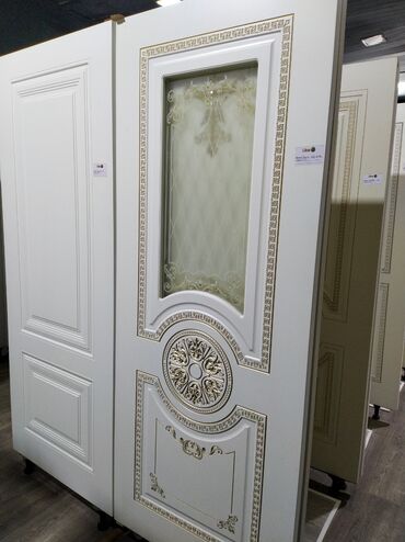 продам двери межкомнатные: Klassik üslubda interyer qapısı - Material: MDF əsaslı, ağ rəngdə