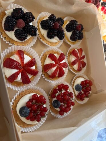 Выпечка, хлебобулочные изделия: Ароматные домашние булочки, приготовленные из мягкого теста, с нежной — 14