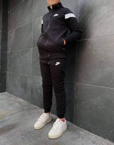 Komplet trenerke: Decije trenerke
Unisex
8 - 14
Uvoz Turska
3200 — 4