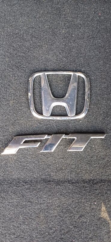 Другие детали кузова: Эмблема багажника Honda Fit GE8