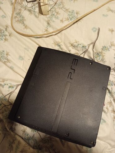 PS2 & PS1 (Sony PlayStation 2 & 1): Sony istehsalı olan PlayStation 3 oyun konsolu. Bu model PS3 loqosu