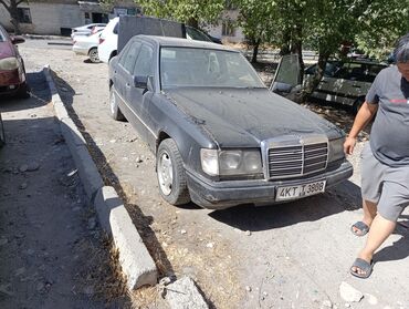 вентилятор w124: Седан Mercedes-Benz с четырьмя дверями, классическим дизайном кузова и