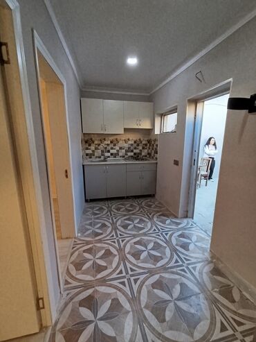 Anbar və emalatxanalar: Obyekt: Kiçik həyət sahəsi və köməkçi tikili Təsvir: - Dəmir qapılı — 7