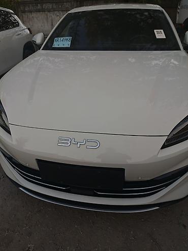 гибрид срочно: BYD Qin: 2025 г., Автомат, Гибрид, Лифтбек — 4