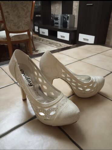 женский обув: Туфли 38, цвет - Белый