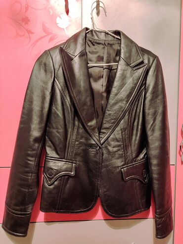 черная кожаная куртка женская: Кожаная куртка, Классическая модель, M (EU 38)