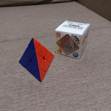 robot oyuncaq: Kubik rubik piramida yenidir