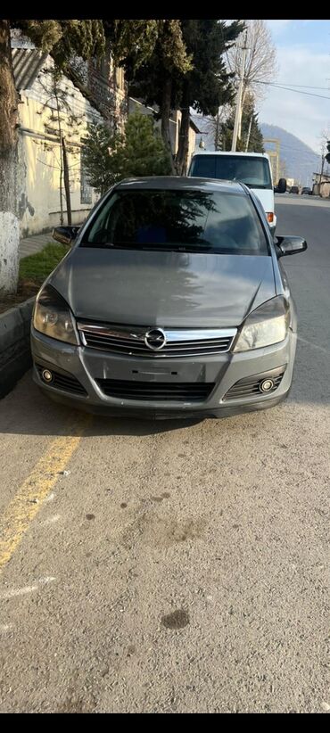 Opel: Opel Astra: 1.9 l | 2006 il 298000 km Hetçbek