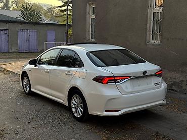 сиденье на рекс: Toyota Corolla: 2022 г., 1.8 л, Вариатор, Гибрид, Седан — 4