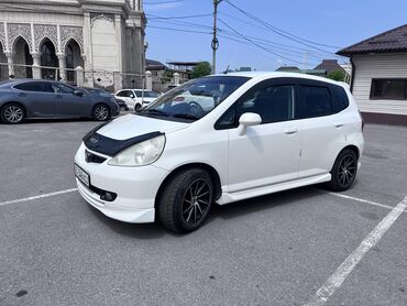 Honda: Honda Fit: 2003 г., 1.3 л, Вариатор, Бензин, Седан